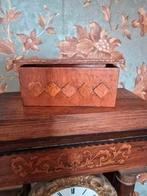 poppenhuis miniaturen deken speelgoed kist vintage, Verzamelen, Poppenhuizen en Toebehoren, Ophalen of Verzenden, Poppenhuis