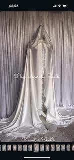 Bridal cape volledig bedekt satijn, Kleding | Dames, Trouwkleding en Trouwaccessoires, Ophalen of Verzenden, Zo goed als nieuw