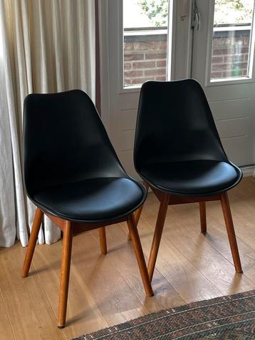 Set zwarte mid century kuipstoelen beschikbaar voor biedingen