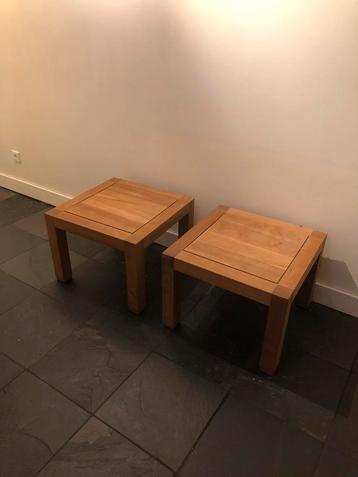 Teak houten bijzettafeltjes beschikbaar voor biedingen