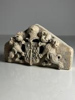 Limestone Coat of Arms, Ophalen, Zo goed als nieuw