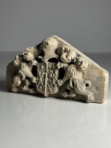 Limestone Coat of Arms beschikbaar voor biedingen