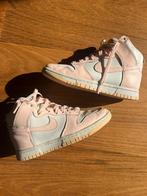 Nike dunk high sail crimsom tint, Ophalen of Verzenden, Zo goed als nieuw, Jongetje of Meisje, Schoentjes