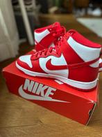 Nike Dunk High Retro Rood/Wit 44,5, Kleding | Heren, Schoenen, Ophalen of Verzenden, Nieuw, Sneakers of Gympen