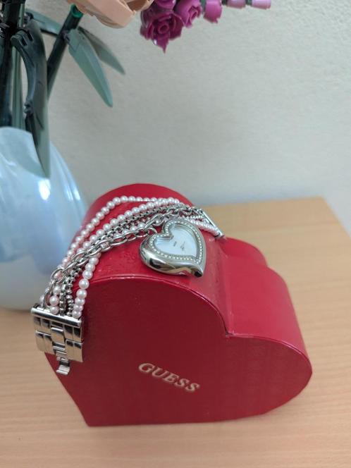 Guess heart armband horloge, Sieraden, Tassen en Uiterlijk, Horloges | Dames, Gebruikt, Polshorloge, Guess, Overige materialen
