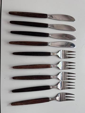 Vintage midcentury bestek met houten handvat beschikbaar voor biedingen