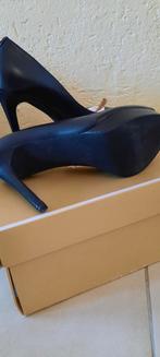 Michael kors schoenen maat 35, Kleding | Dames, Schoenen, Ophalen of Verzenden, Zo goed als nieuw, Zwart