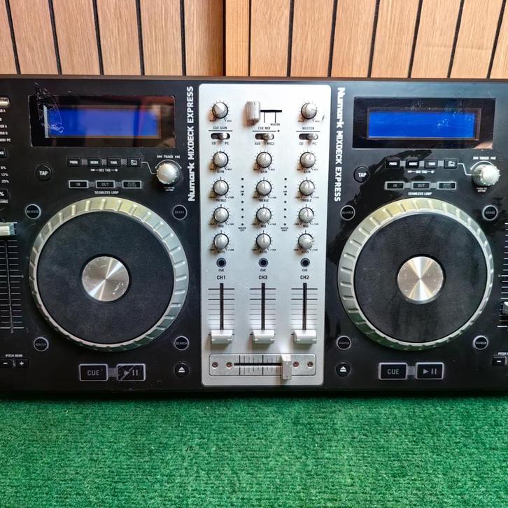 Numark Mixdeck Express DJ Controller - In Nette Staat, Muziek en Instrumenten, Dj-sets en Draaitafels, Zo goed als nieuw