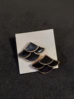 Monet vintage oorbellen zwart en goud emaille, Sieraden, Tassen en Uiterlijk, Oorbellen, Overige materialen, Verzenden, Zwart