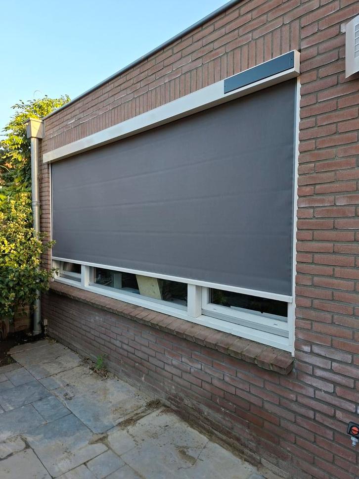 Elektrisch Screen Somfy Motor & Zonnepaneel, Tuin en Terras, Zonneschermen, Zo goed als nieuw, Screen, 150 tot 300 cm, 250 cm tot 450 cm