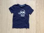 stoer donkerblauw piraten t-shirt met doodshoofd maat 122, Ophalen of Verzenden, Zo goed als nieuw, Jongen, Shirt of Longsleeve