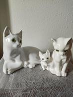 Twee prachtige vintage kattenbeelden met groene glazen ogen, Ophalen of Verzenden