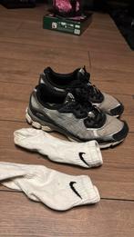 Asics en sokken, Kinderen en Baby's, Kinderkleding | Schoenen en Sokken, Ophalen of Verzenden, Zo goed als nieuw, Sokken