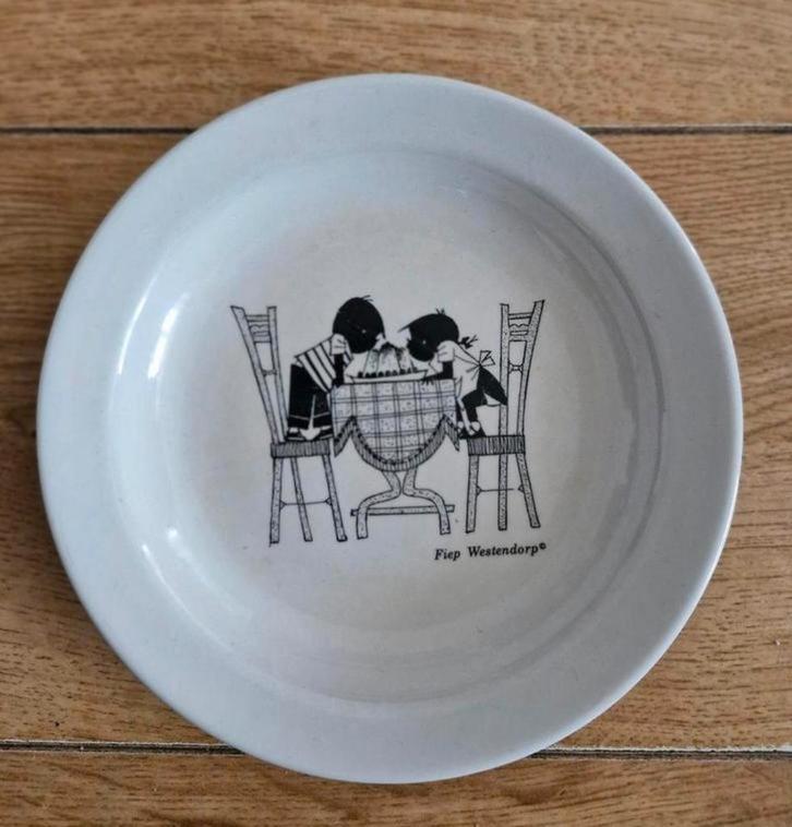 Plastic Bord Jip en Janneke, Huis en Inrichting, Keuken | Servies, Zo goed als nieuw, Bord(en), Overige stijlen, Overige materialen