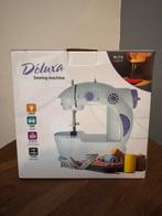 Deluxe travel size sewing machine, Hobby en Vrije tijd, Naaimachines en Toebehoren, Ophalen, Zo goed als nieuw, Naaimachine, Overige merken