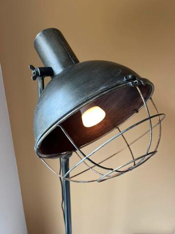 BePureHome verstelbare industriele vloerlamp beschikbaar voor biedingen