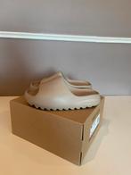 Yeezy Slide Pure, Ophalen of Verzenden, Gedragen, Sneakers of Gympen