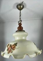 Antieke hanglamp van opaalglas en bloemdecor, Gebruikt, Vintage, Ophalen of Verzenden, Minder dan 50 cm