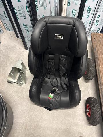 Leren Kinderautostoel - Stijlvol & Comfortabel beschikbaar voor biedingen