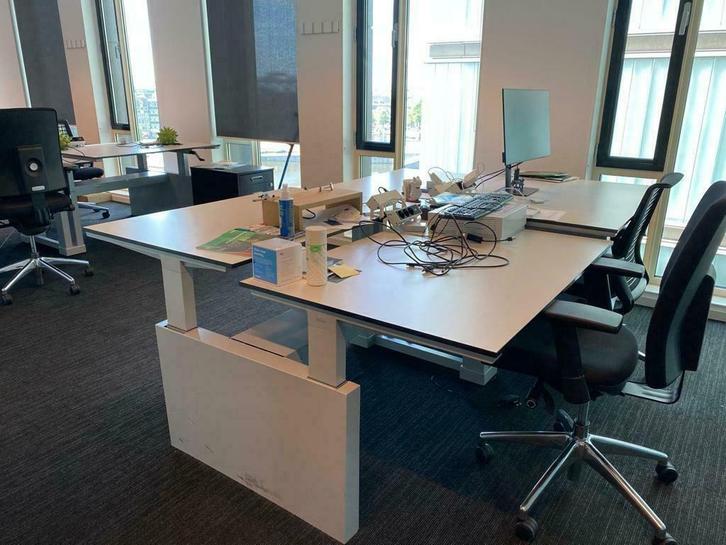 Prachtige Steelcase Activa flexwerkplek / bureau ( wit ) 50x, Huis en Inrichting, Bureaus, Zo goed als nieuw, Bureau, In hoogte verstelbaar