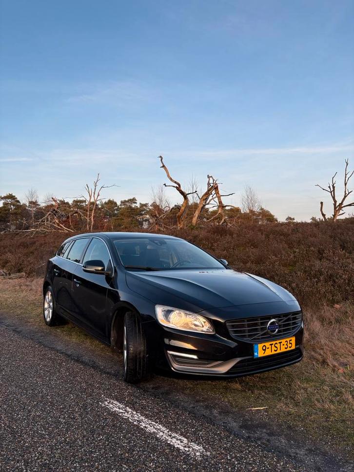 Volvo V60 T3 150pk Powershift 2014 Zwart, Auto's, Volvo, Particulier, V60, Benzine, D, Stationwagon, Automaat, Origineel Nederlands