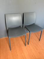 2 donkergrijze eetkamerstoelen, Huis en Inrichting, Stoelen, Ophalen, Kunststof, Twee, Zo goed als nieuw