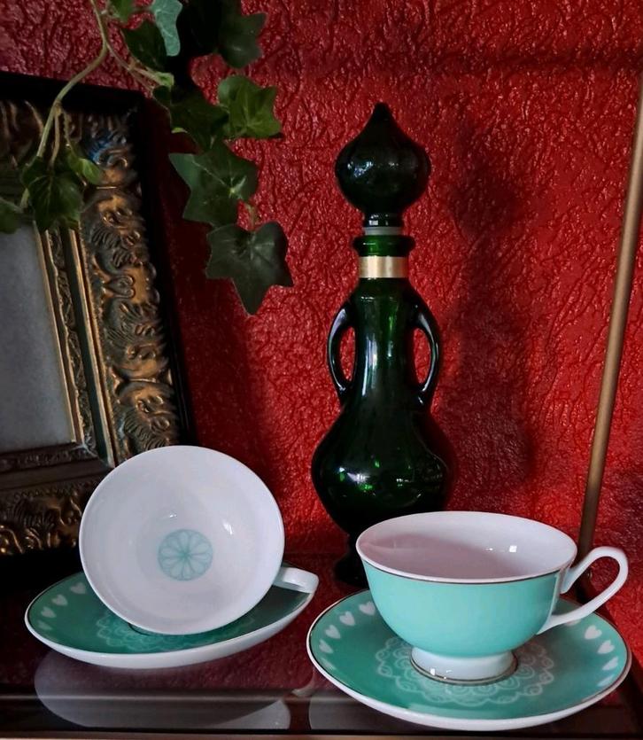 Pratige mintgroene kopjes met schotels van RIVERDALE., Huis en Inrichting, Keuken | Servies, Zo goed als nieuw, Kop(pen) en/of Schotel(s)