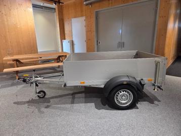 Mooie Humbauer geremde aanhanger beschikbaar voor biedingen