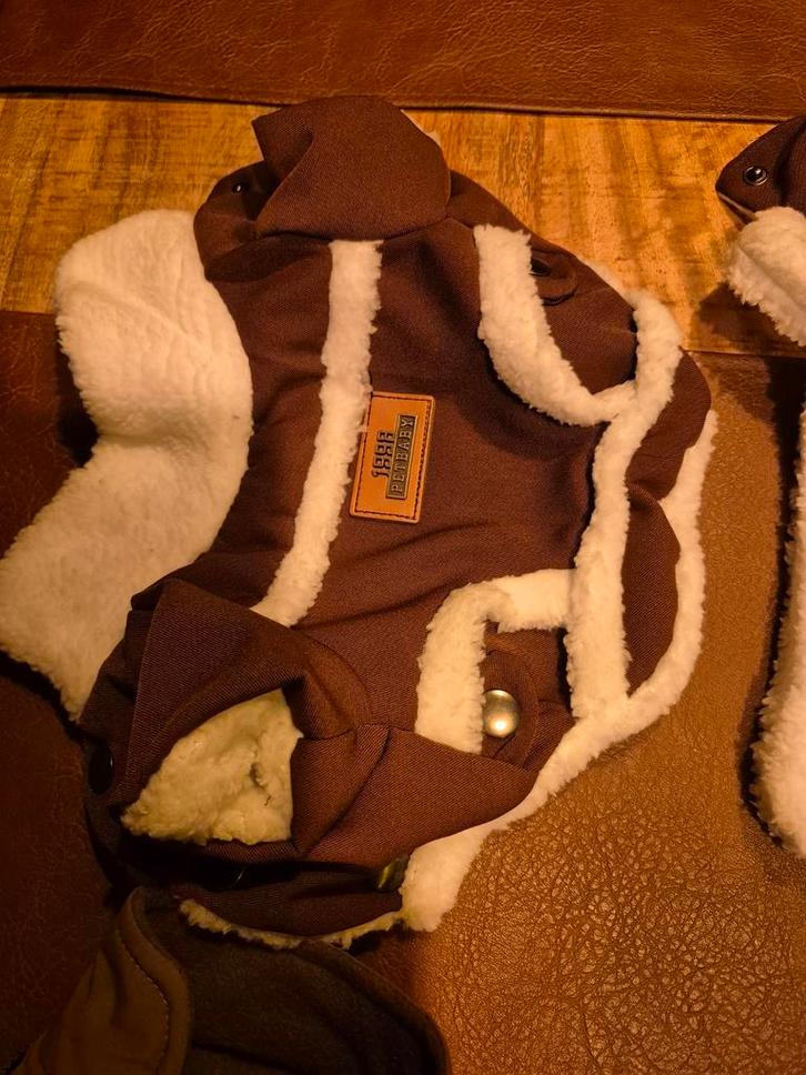 Nieuwe jasjes en truitjes hond, deze vielen te klein uit., Dieren en Toebehoren, Hondenkleding, Nieuw, Hondenjas, Ophalen