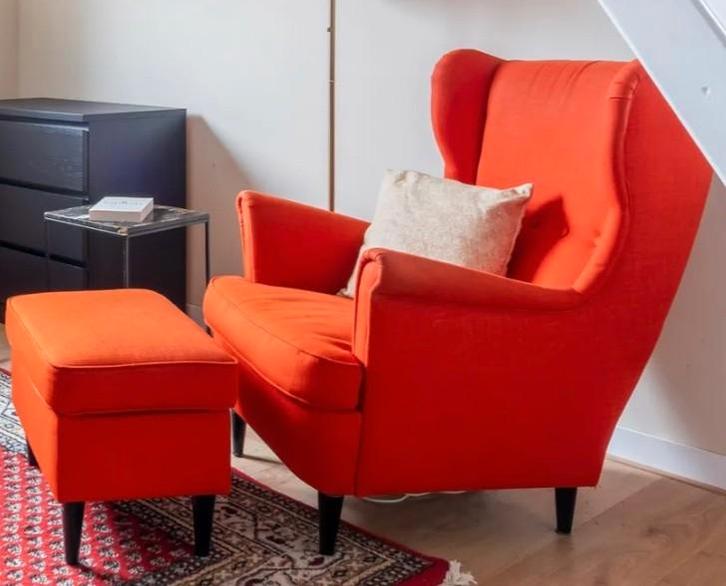 Gratis IKEA STRANDMON fauteuil + voetenbank – rood, Huis en Inrichting, Fauteuils, Gebruikt, Hout, Stof, 75 tot 100 cm, 75 tot 100 cm