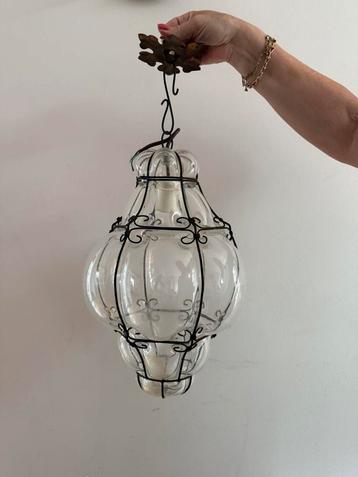 Glazen hanglamp beschikbaar voor biedingen
