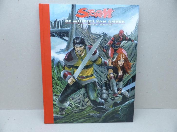 Storm - de muiters van anker, DLC dossier editie, Boeken, Stripboeken, Zo goed als nieuw, Eén stripboek, Ophalen of Verzenden