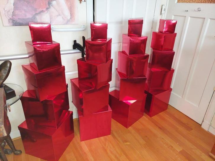 4 sets dozen voor kados / Rood / Glimmend / Kubusdozen, Hobby en Vrije tijd, Feestartikelen, Zo goed als nieuw, Overige typen