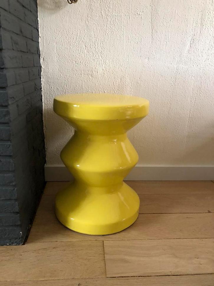 Leuke Zigzag kruk, bijzettafeltje.  Pols Potten design, Huis en Inrichting, Krukjes, Gebruikt, Overige materialen, Ophalen