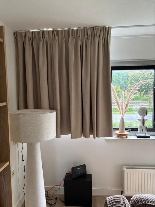 Nieuwe beige verduistering gordijnen van Karwei, Huis en Inrichting, Stoffering | Gordijnen en Lamellen, Zo goed als nieuw, 200 cm of meer