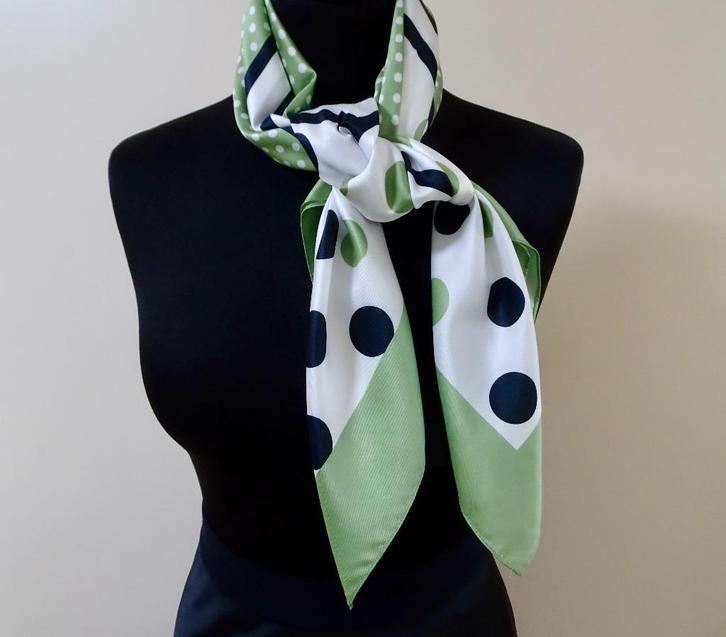 Nieuw Lilytime sjaaltje, Kleding | Dames, Mutsen, Sjaals en Handschoenen, Nieuw, Sjaal, Maat 46/48 (XL) of groter, Ophalen of Verzenden