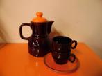 Retro servies theepot en kopjes jaren 70 oranje bruin, Ophalen of Verzenden, Huis en Inrichting
