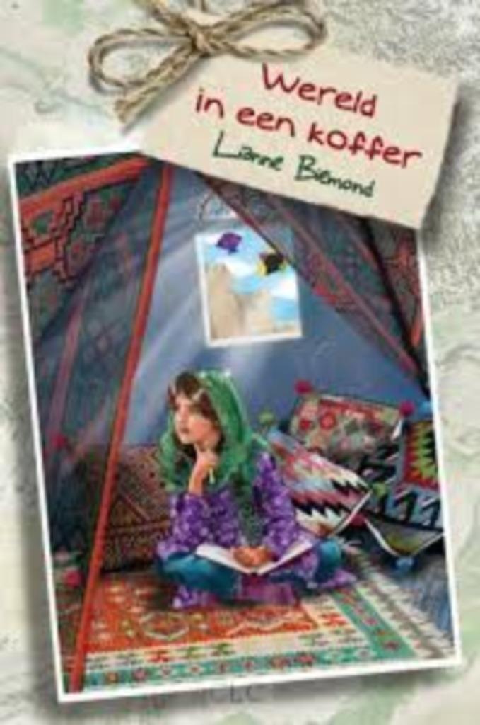 Wereld in een koffer  Lianne Biemond 9789033129810, Boeken, Kinderboeken | Jeugd | 10 tot 12 jaar, Zo goed als nieuw, Ophalen of Verzenden
