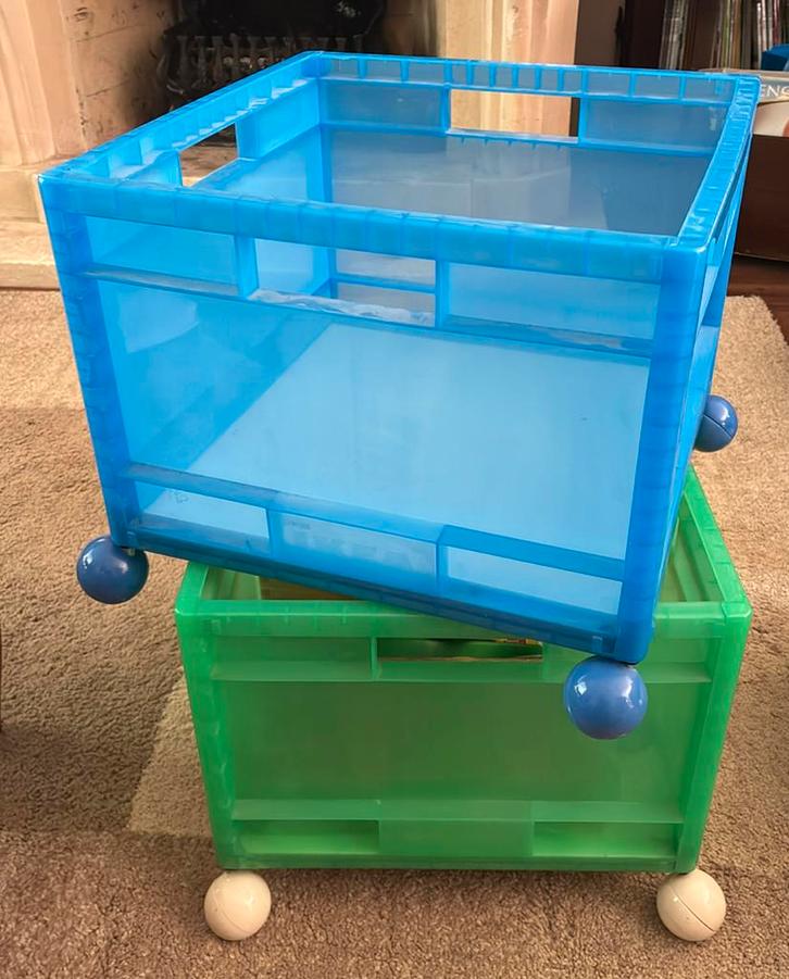 Twee Ikea kratten op ronde wielen, Doe-het-zelf en Verbouw, Kratten en Dozen, Gebruikt, Krat, Minder dan 50 cm, Minder dan 35 cm