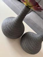 Set van 2 zwarte vazen, Steen, Gebruikt, 50 tot 75 cm, Zwart