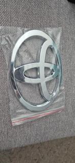 Nieuwe toyota aygo achterklep embleem €10, Ophalen of Verzenden, Nieuw, Toyota