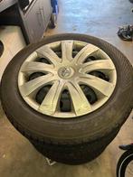 Winterbanden toyota yaris met velg en wieldop, Auto-onderdelen, Banden en Velgen, Gebruikt, 15 inch, Banden en Velgen, 185 mm