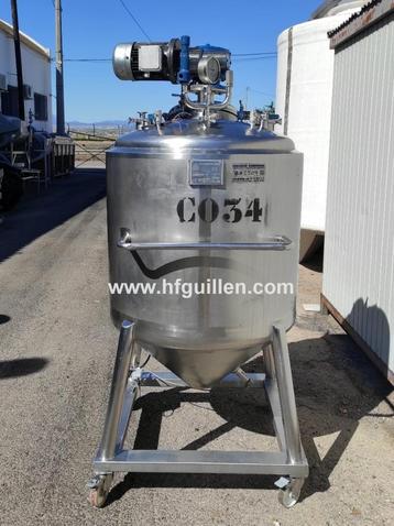 STAINLESS STEEL MOBILE JACKETED TANK WITH AGITATOR