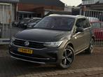 Volkswagen Tiguan 1.5 TSI Active | 18” LMV | LED | ACC | S, Stof, 4 cilinders, SUV of Terreinwagen, 17 km/l