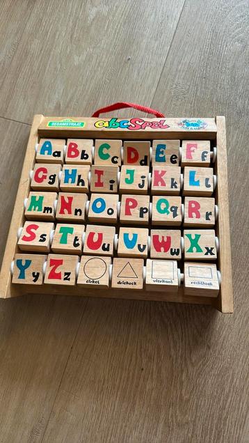 Houten Sesamstraat Alfabeth rekje beschikbaar voor biedingen