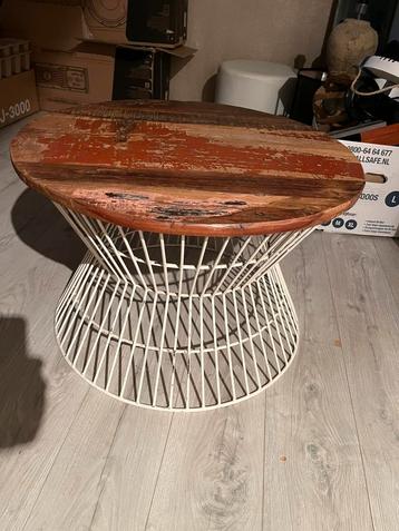 Salontafel met Houten Blad & Stalen Onderstel beschikbaar voor biedingen