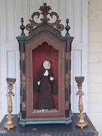 Antieke Thuiskapel of Vitrine, Ophalen