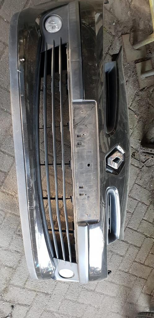 RENAULT CLIO 3 VOORBUMPER, Auto-onderdelen, Carrosserie en Plaatwerk, Bumper, Voor, Gebruikt, Ophalen of Verzenden