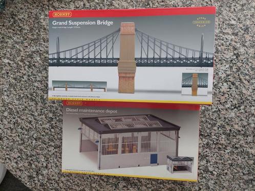 HORNBY R 8008 GRAND SUSPENSION BRIDGE & R 8006 DIESEL MAINTE, Hobby en Vrije tijd, Modeltreinen | H0, Nieuw, Brug, Tunnel of Gebouw