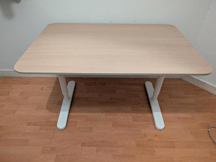 Ikea Bekant Bureau 140x60 cm, in hoogte verstelbaar, Huis en Inrichting, Bureaus, Zo goed als nieuw, Bureau, In hoogte verstelbaar